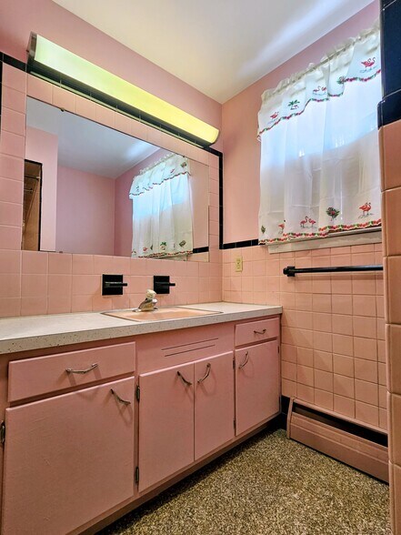 Building Photo - 13 Frederick Ave