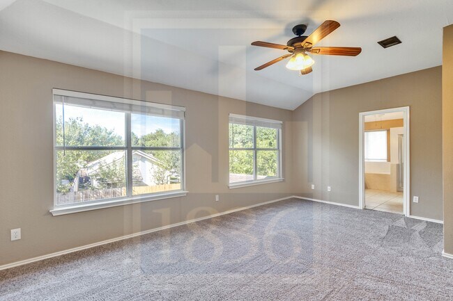 Building Photo - 2104 Grove Dr
