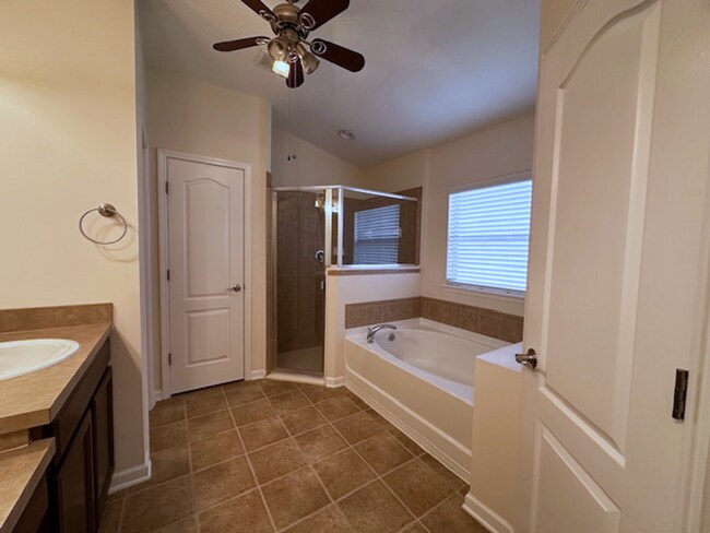 Building Photo - A Must See! Large 3BD/2BA, Fully Fenced Yard