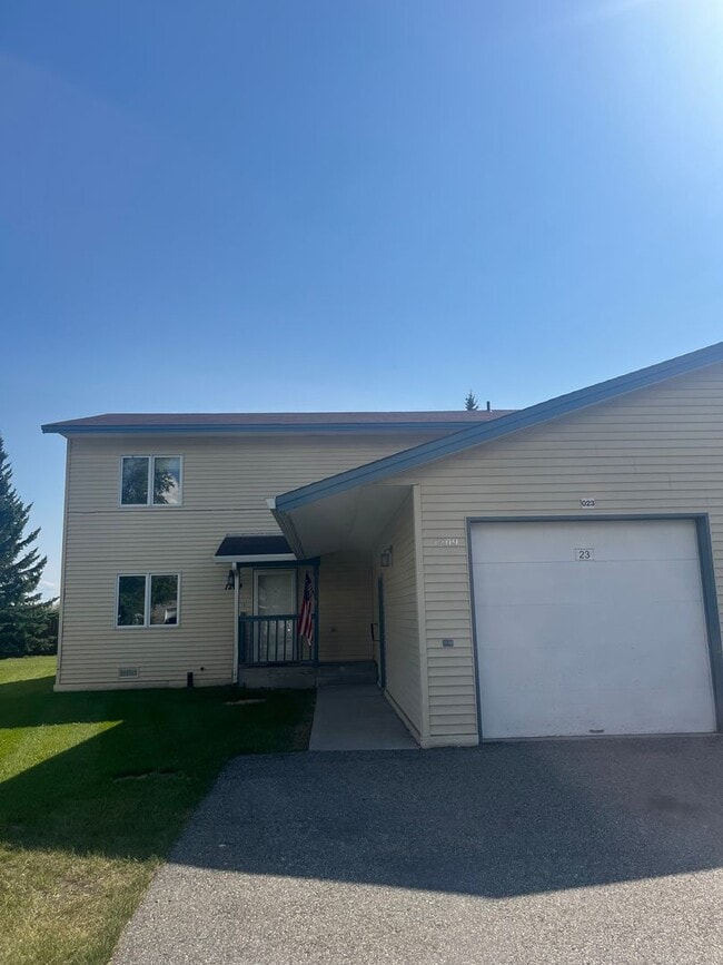 Building Photo - Partially furnished/heat included/4 bedroom