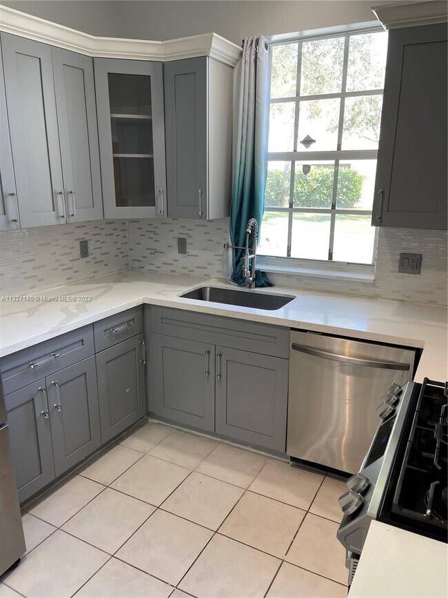 Building Photo - 5893 Plum Harbor Cir