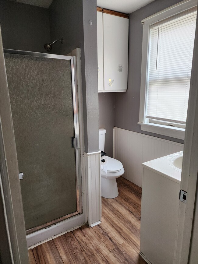 Bathroom - 1324 S Pittsburgh St