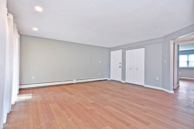 Building Photo - 7-47 Edgelawn Ave