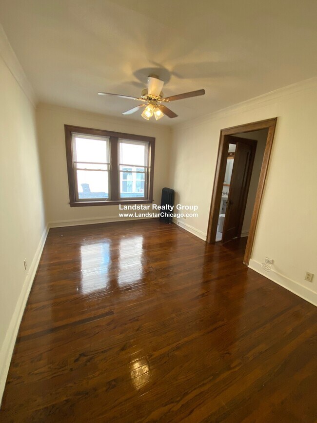 Primary Photo - 526 W Belden Ave