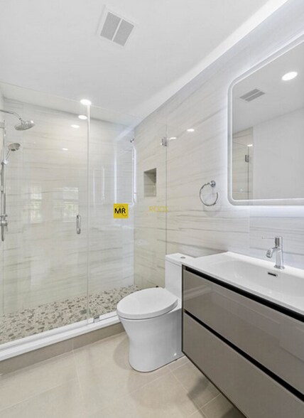 Building Photo - 535 Newbury St