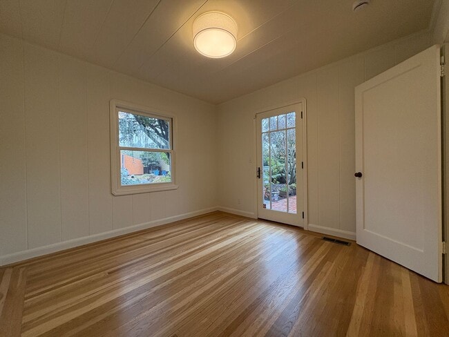 Building Photo - Beautifully Updated 3BD/2BA + Office Single-Family Home in Palo Alto