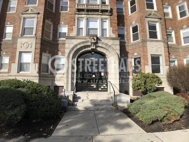 Building Photo - 1 bedroom in Boston MA 02215