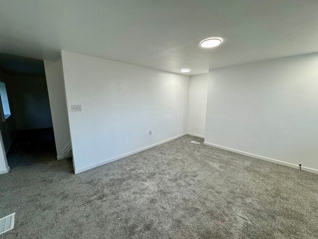 Building Photo - 42 Climax St