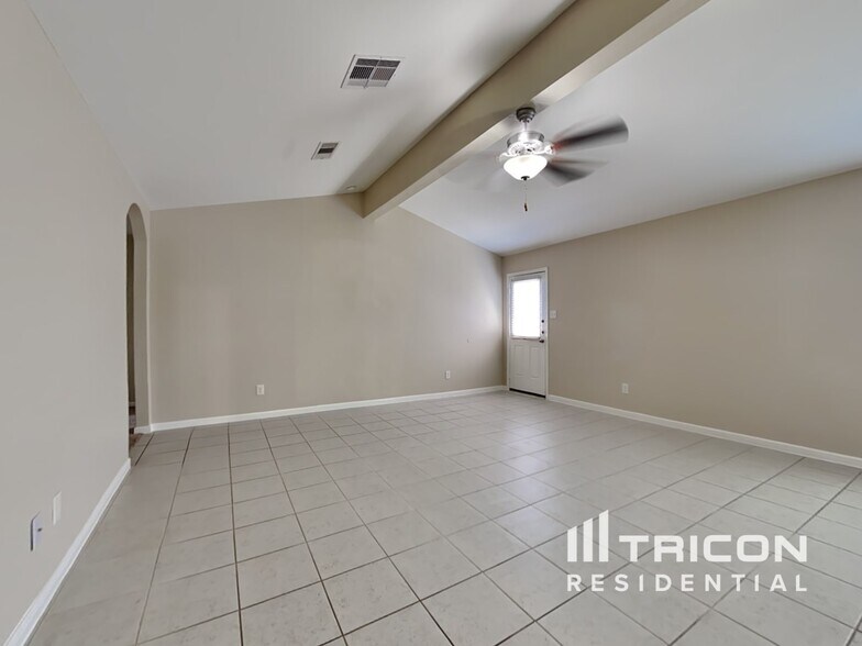 Building Photo - 308 Summer Horse Dr