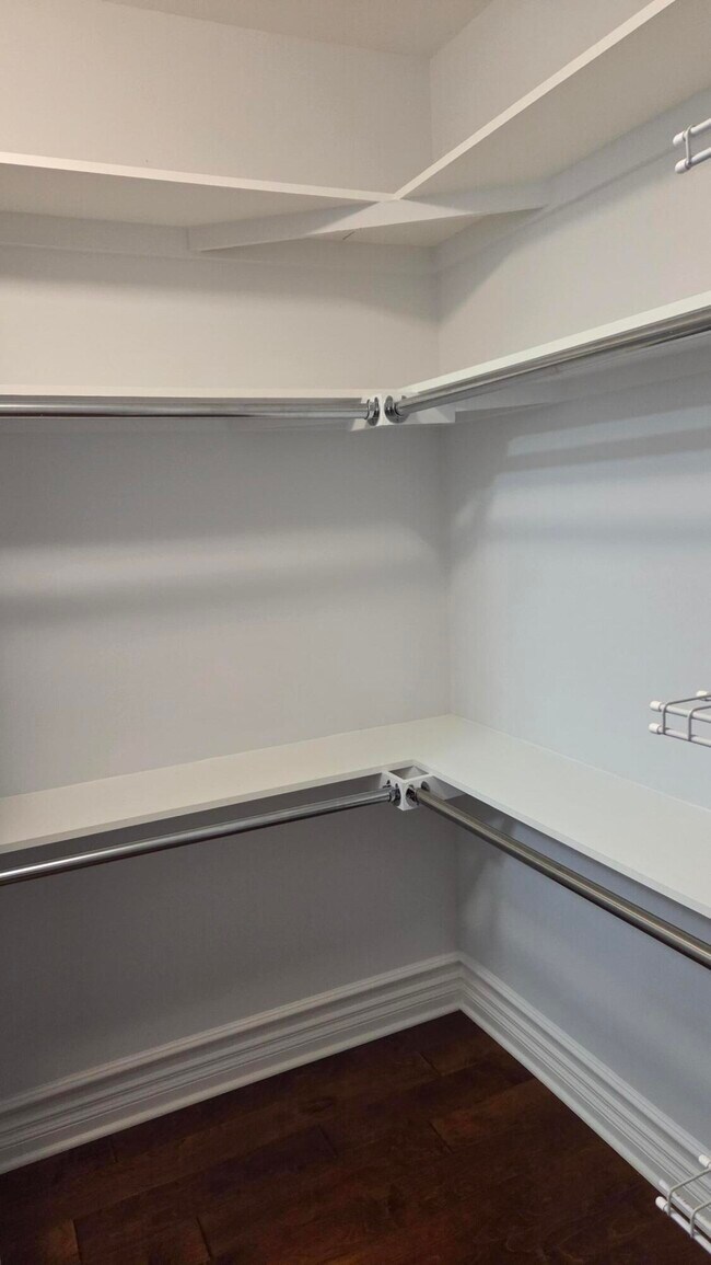 Building Photo - 934 W Huron St