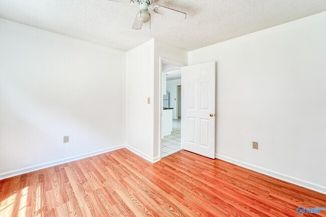Building Photo - 212 Green Springs Ln