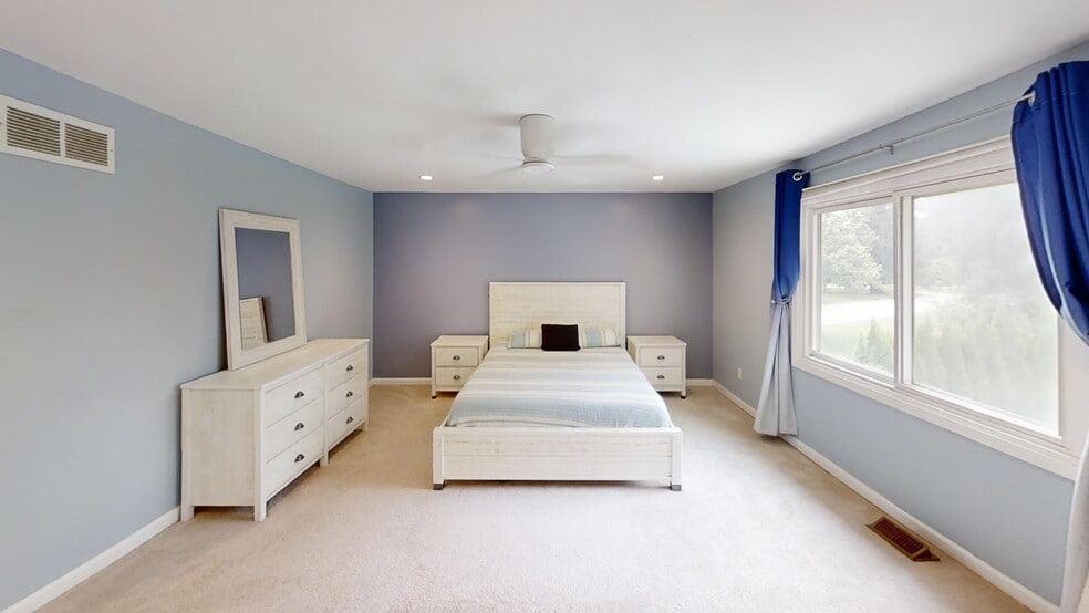 Your master bedroom - 39953 Sandpoint Way