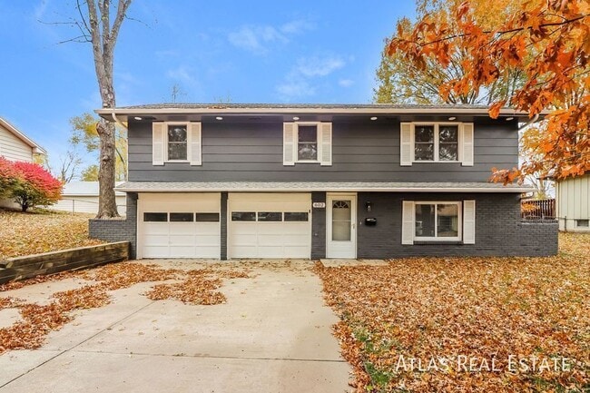 Building Photo - 602 NE Darwin St