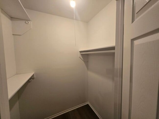 Building Photo - 3221 Dreeben Dr