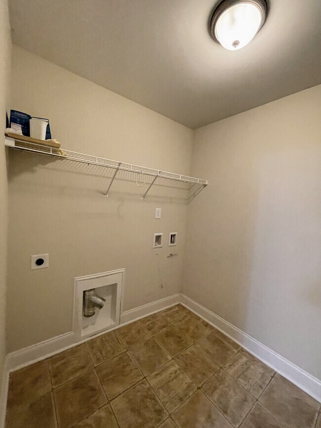 Building Photo - 57 NW Moore Farm Cir