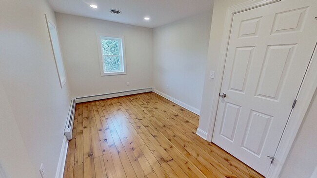 Building Photo - Single Family Farm House