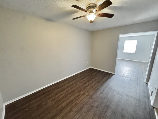 Building Photo - 1742 E Holmes Rd