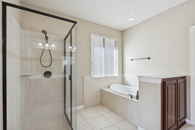 Building Photo - 11 Vershire Cir