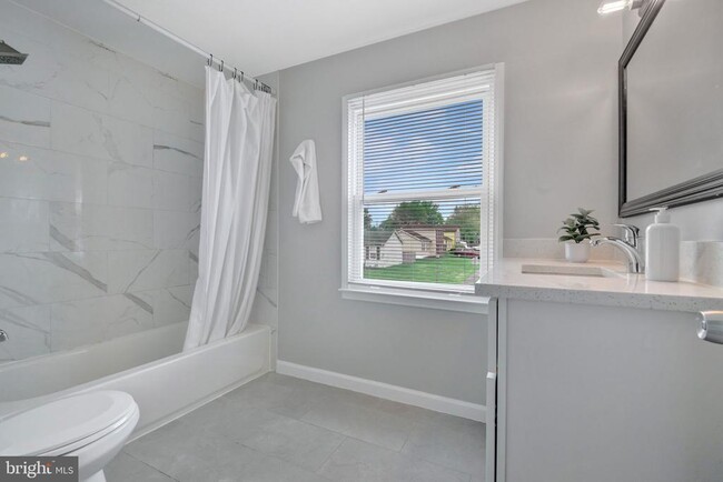 Building Photo - 4706 Birchtree Ln