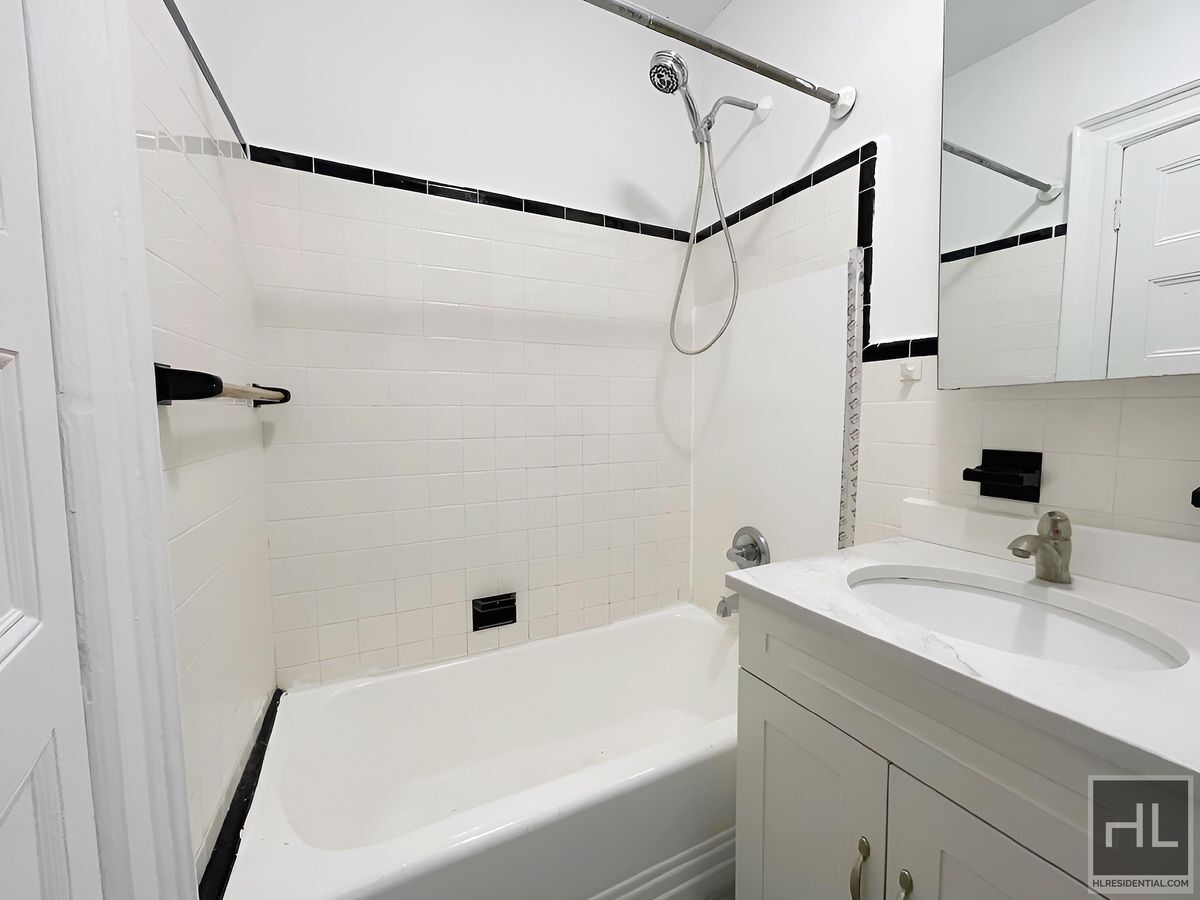 Building Photo - 3 AVENUE