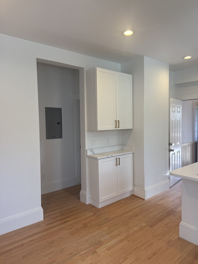 Building Photo - 24 Brookside Ave