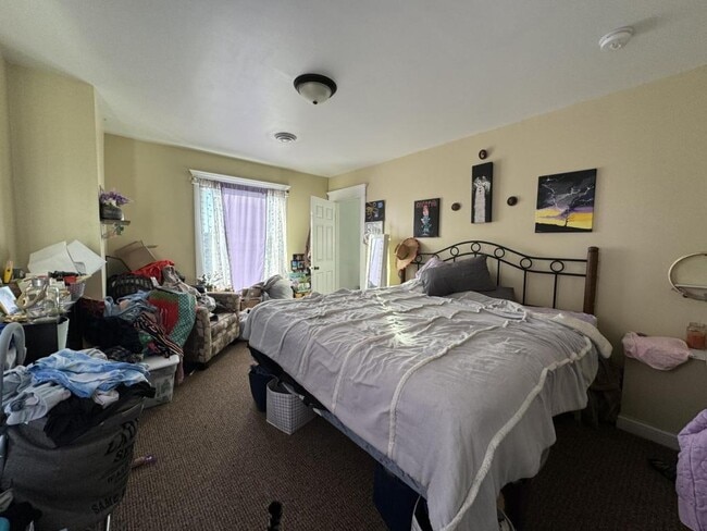 Building Photo - 1106 1/2 hammond ave