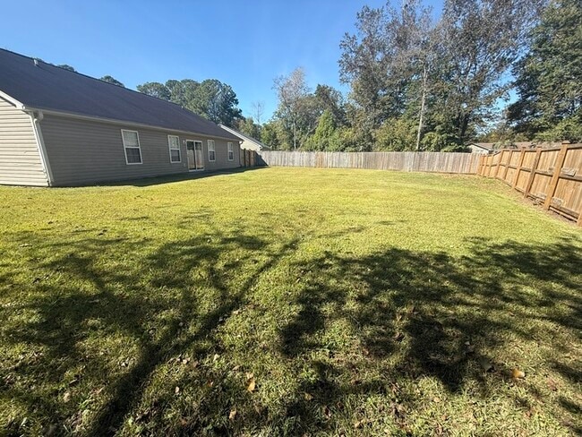 Building Photo - Newly renovated ranch home