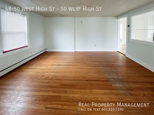 Building Photo - Pet-Friendly 2BD Apartment with Sunroom an...