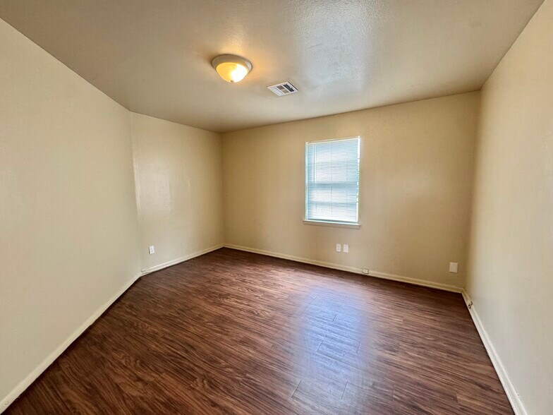 Building Photo - 444 Babb Dr