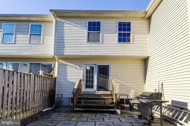 Building Photo - 9 E Calabash Ct