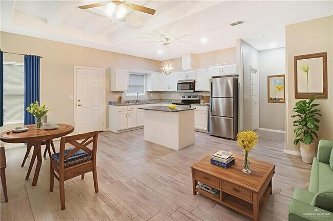 Building Photo - 13 Stauffers St