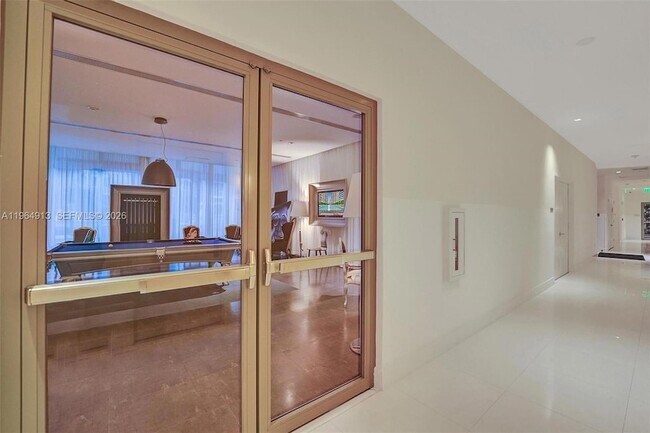 Building Photo - 465 Brickell Ave