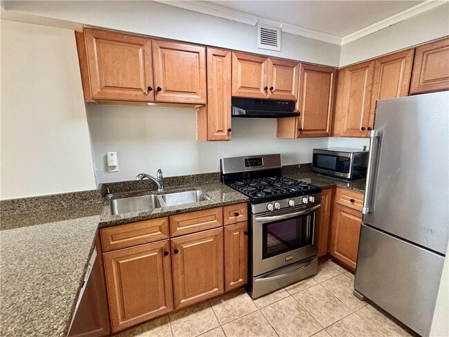 Building Photo - 2479 Peachtree Rd NE