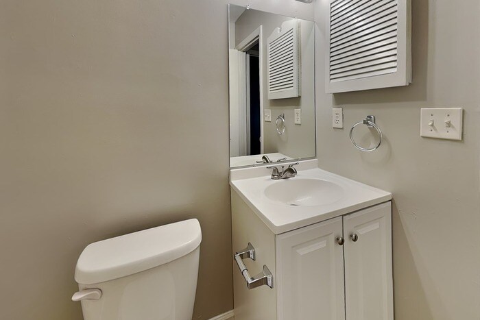 Building Photo - 7135 Cabe Ln