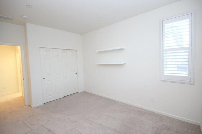 Building Photo - Gorgeous Elk Grove Home