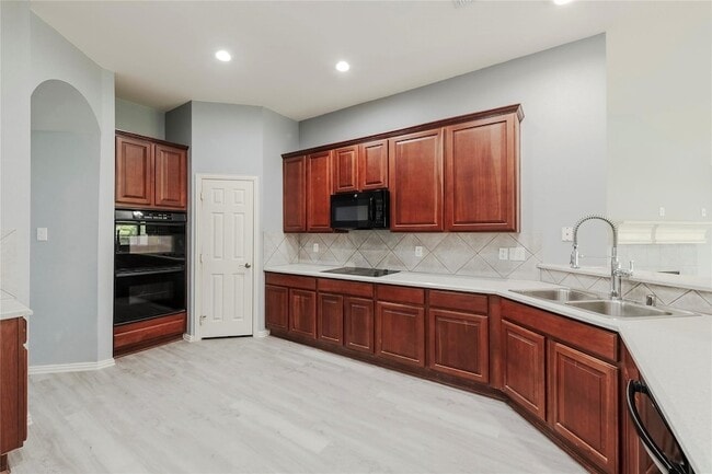 Building Photo - 12422 Daimler Dr