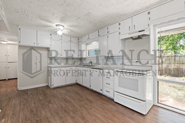 Building Photo - 4949 E Orme St