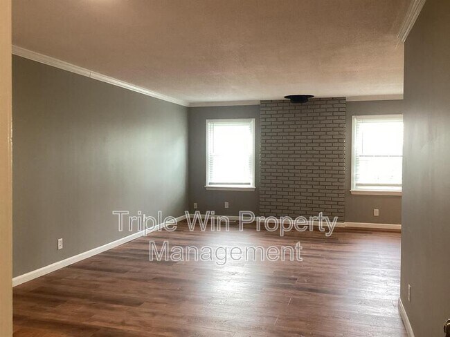 Building Photo - 563 Apex Dr