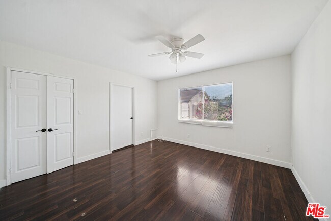 Building Photo - 5380 Romaine St