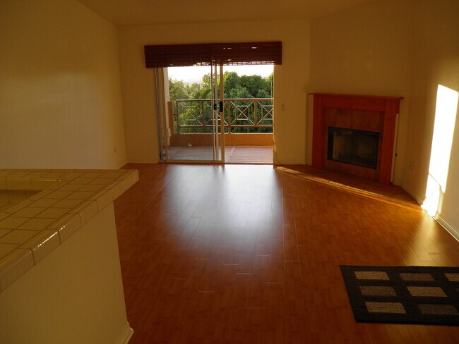 Building Photo - Great Ocean View Condo in La Costa, 1 bed/...