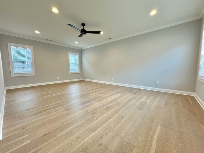 Building Photo - 3 bedroom home with 3.5 bathrooms and 2 Car Garage