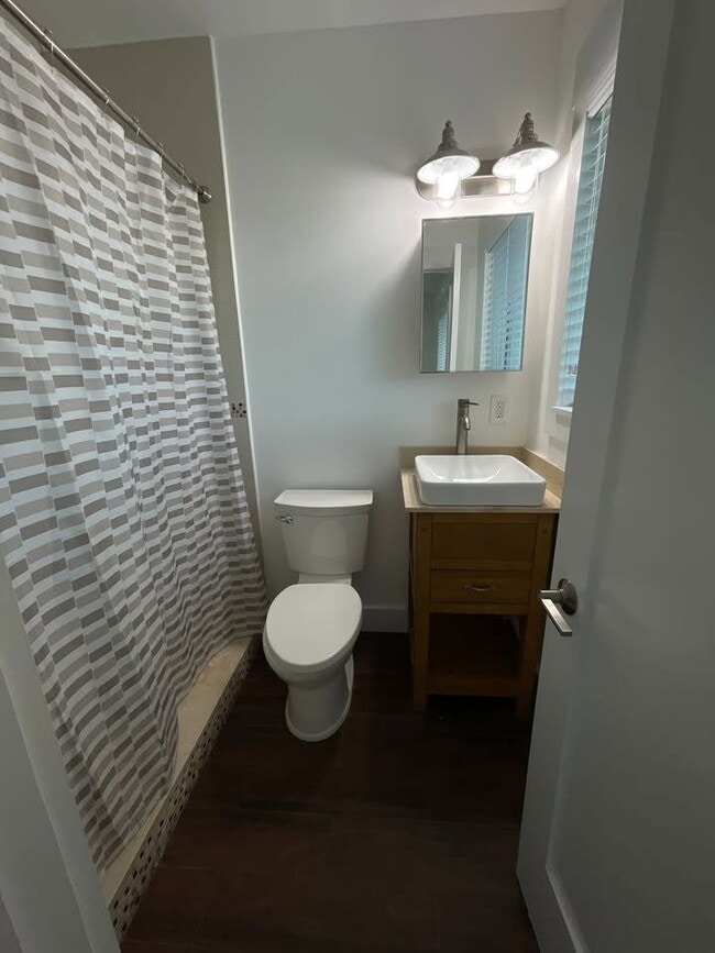 Building Photo - West 49th Street, Hialeah, FL 33012 - 1 BR 1 BA single-family home