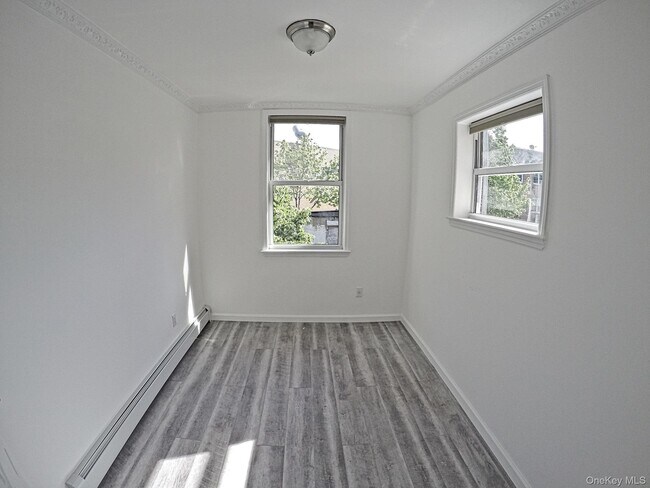 Building Photo - 40-24 Aske St