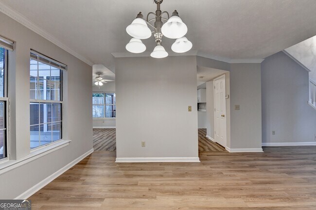 Building Photo - 2115 Glynmoore Dr