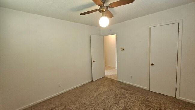 Building Photo - Beuatiful Lawndale Home - 3br 2ba