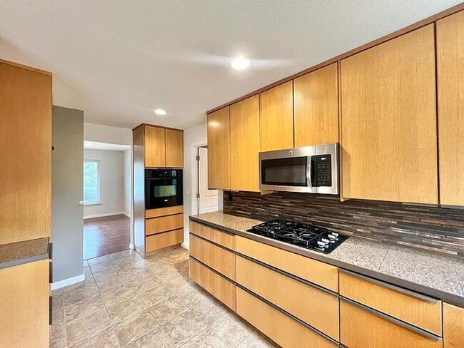 Building Photo - beautifully updated home offers a spacious...