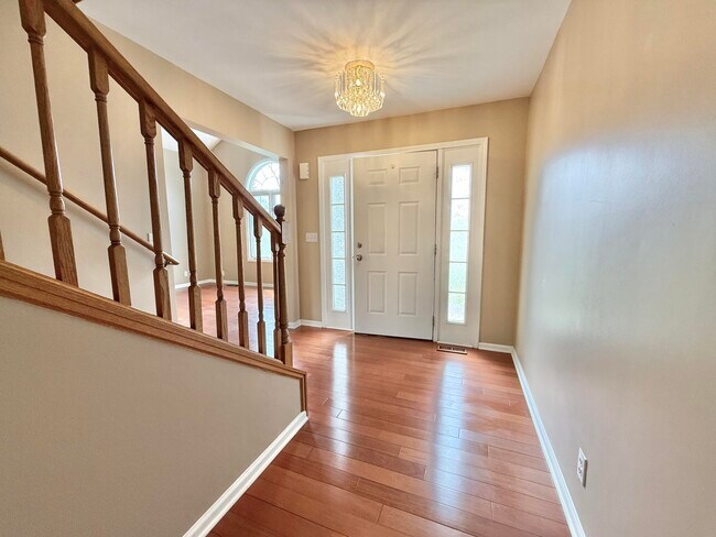 Building Photo - 2636 Shefman Terrace