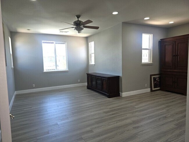Building Photo - 17127 Carrotwood Dr