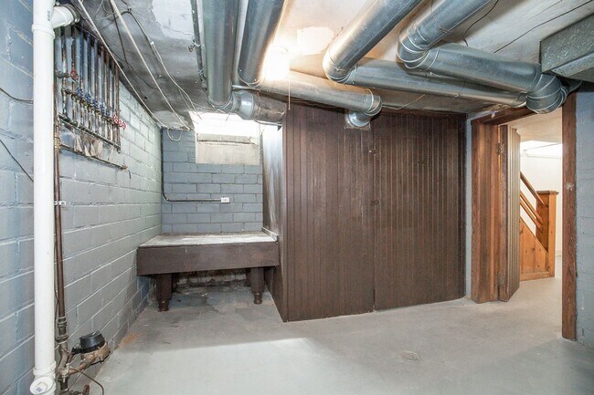 Building Photo - Charming 3 bedroom house Shaker Heights!!
