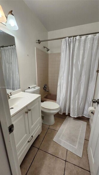 Building Photo - 3 Forest Hills Ln